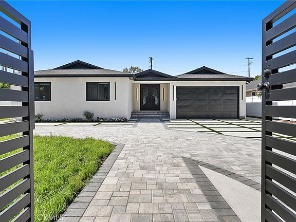 4th image of 16158 Magnolia Blvd