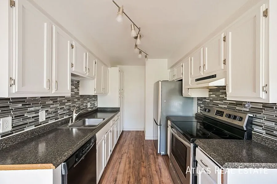 Building Photo - 7665 E Eastman Ave #D301