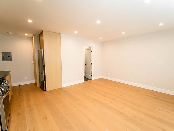 4th image of 23277 Gonzales Dr