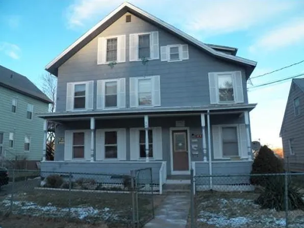 26 Vernon St, Holyoke, MA 01040