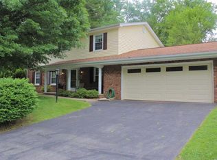 5460 Shawnee Dr, Huntington, WV 25705