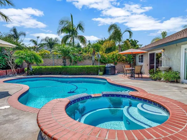 7818 Gabacho St, Carlsbad, CA 92009