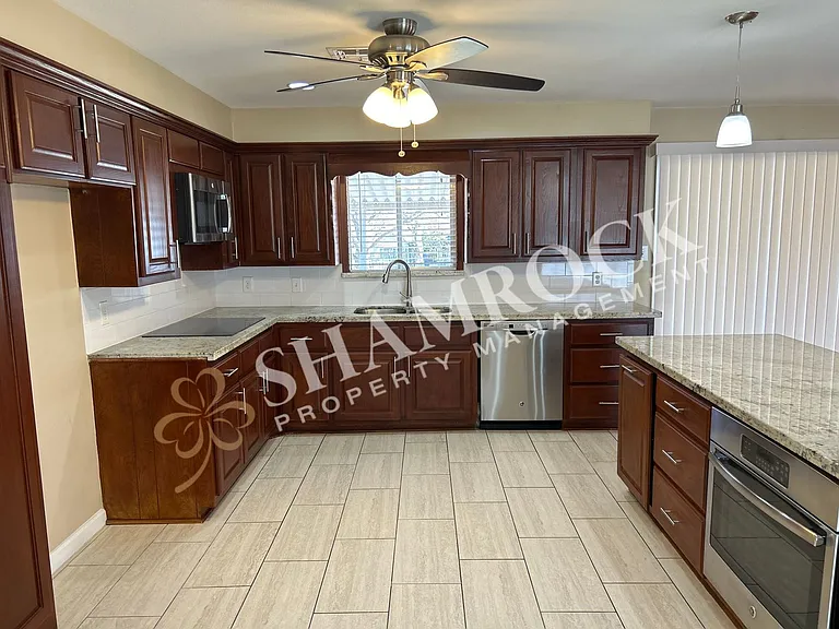 7733 Fairway Rd — Photo 5