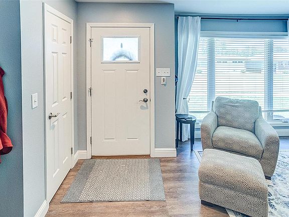 2nd image of 420 Montclaire Ave