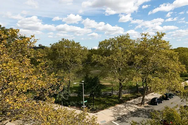 Rented by Compass | media 28