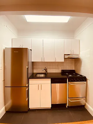 Rented by Metropolis Real Estate of Manhattan | media 19