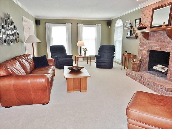 3rd image of 15 Wren Field Ln