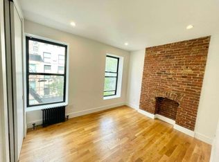 216 W 22nd St #3F, New York, NY 10011