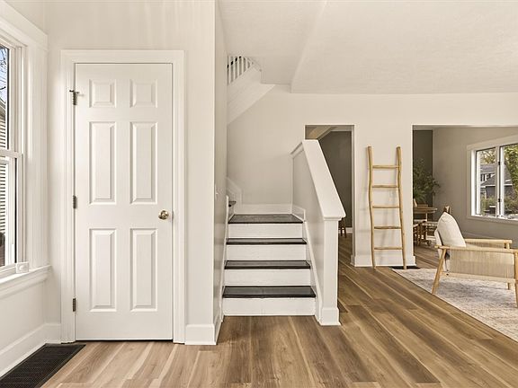 4th image of 100 Linnet St