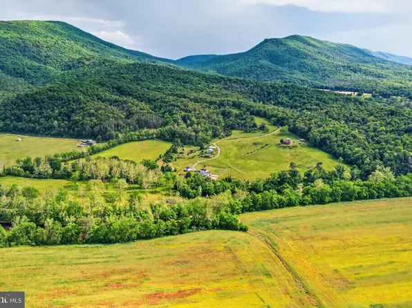 795 Hideaway Farms Rd, Edinburg, VA 22824