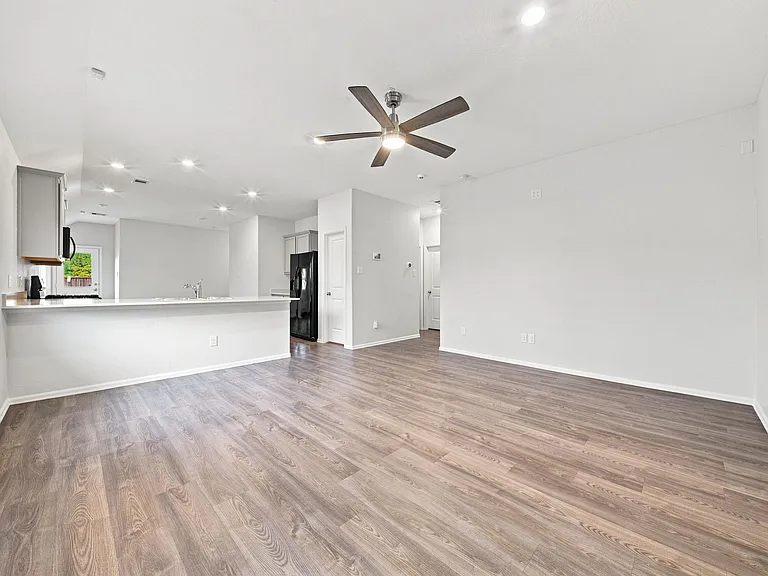 19114 Sangro Dr — Photo 5