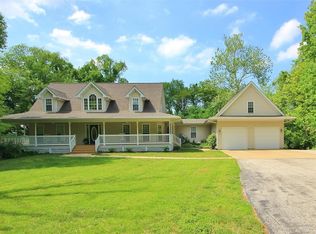 3803 Pointe Forest Dr, Florissant, MO 63034