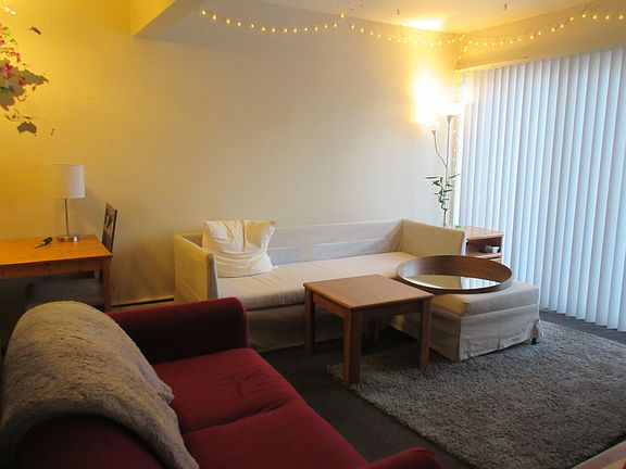 2nd image of 935 Dewey Ave #201