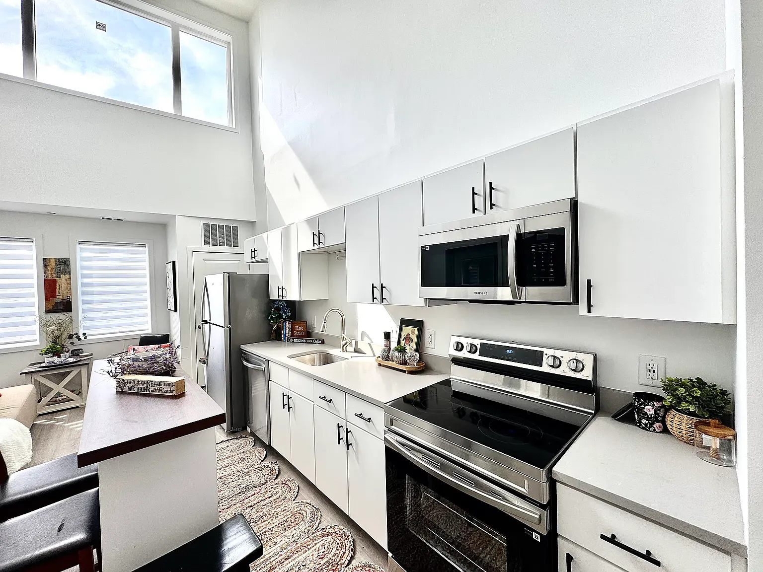 4 bed, 1500 sqft, $3,508 — Photo 4