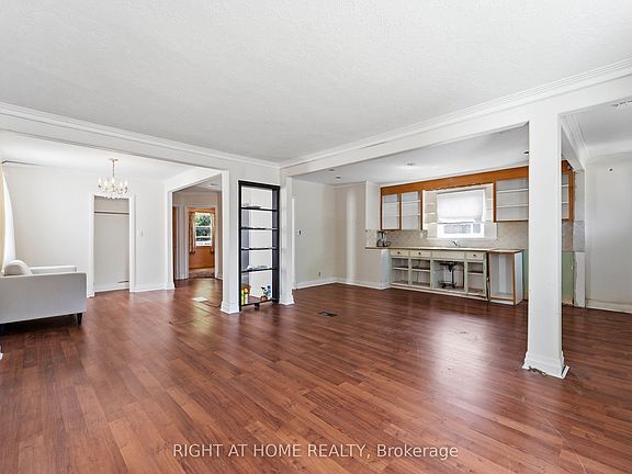 5th image of 975 Victoria Park Ave