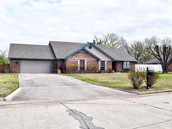 2nd image of 1009 W Washington Cir