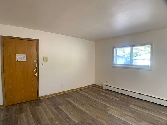 4th image of 2633 Division St N #6
