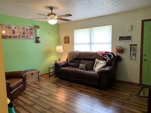 2nd image of 104 Lana Ln
