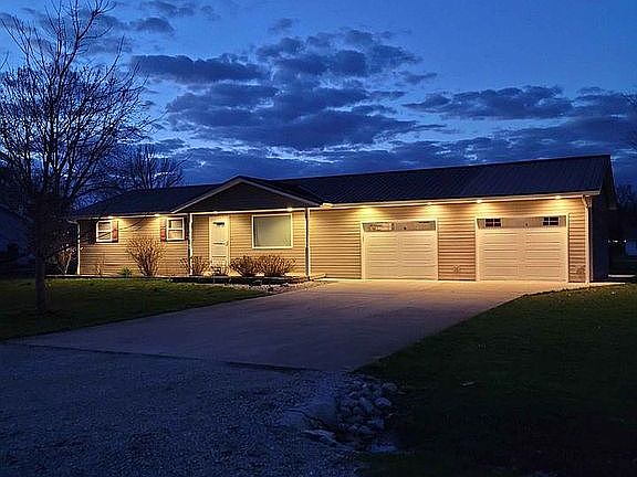 2nd image of 1305 Cardinal Dr