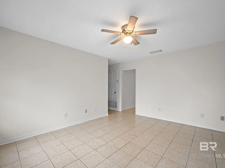 20938 Liberty Ln — Photo 3