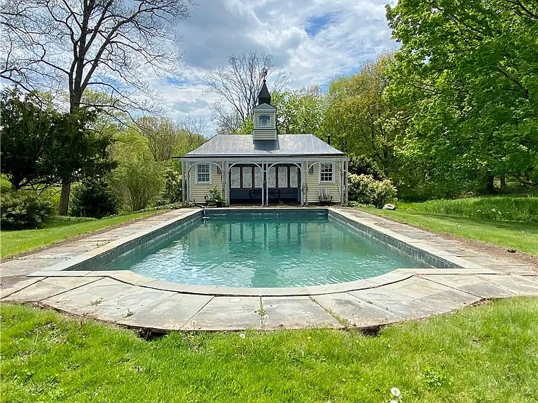 333 Hook Rd — Photo 2