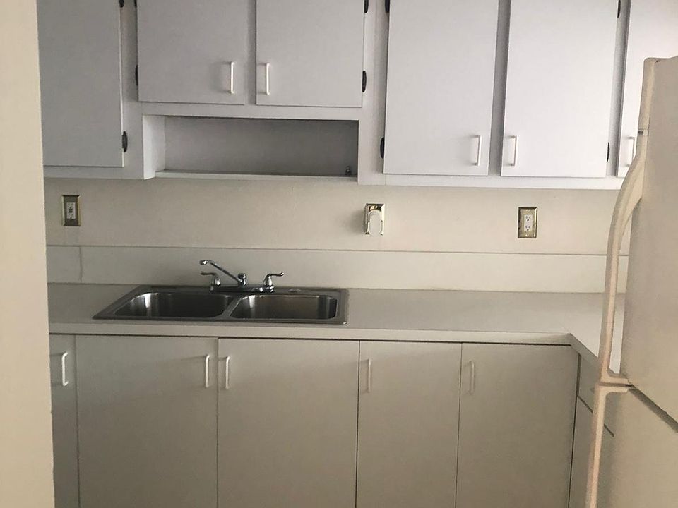 1st image of 10090 NW 80th Ct APT 1305