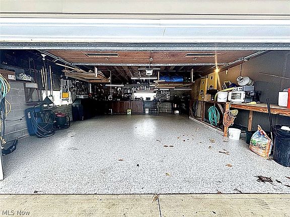 4th image of 347 Riverside Dr