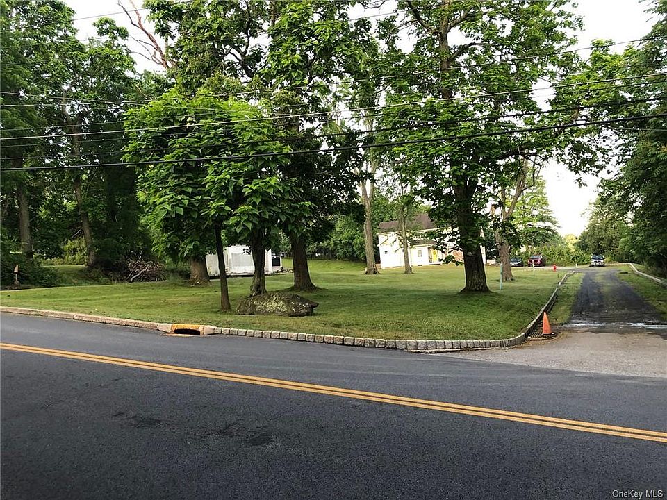 1st image of 4 Loretta Ln