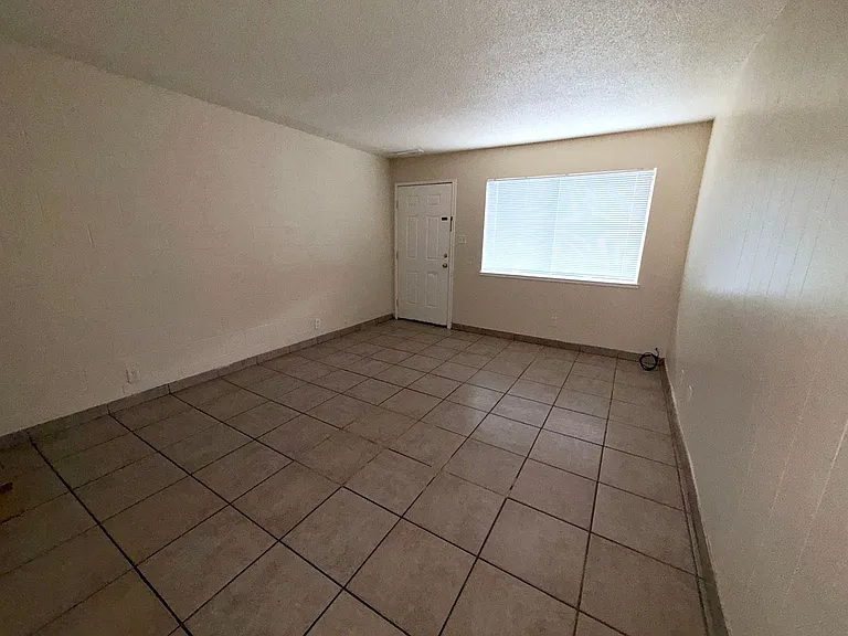 900 Eden Ct — Photo 4
