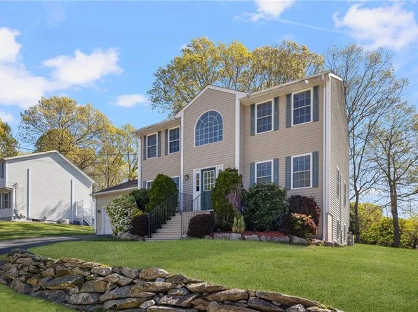 17 Alexander Dr, West Warwick, RI 02893