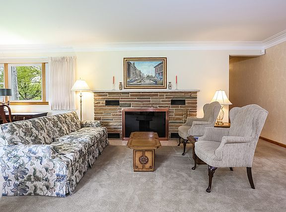4th image of 8633 Parkview Ave