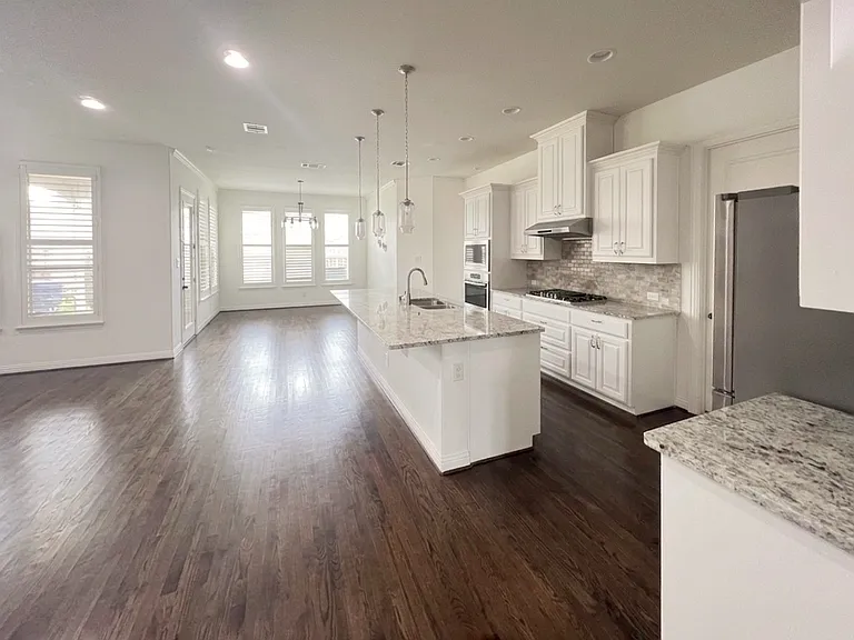 2857 Edinburgh Dr — Photo 6