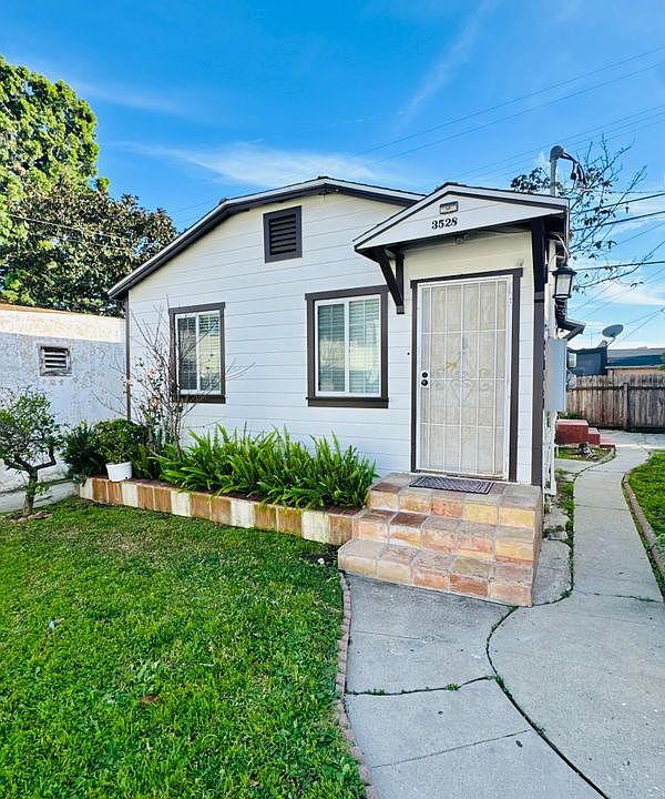 1st image of 3528 W 59th Pl