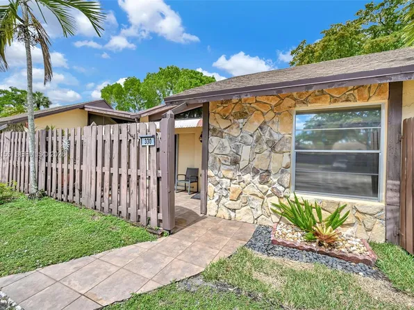 330 Briarwood Cir #3-19, Hollywood, FL 33024
