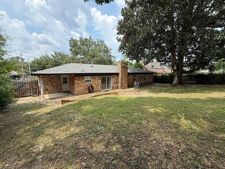 420 Dolphin St — Photo 29