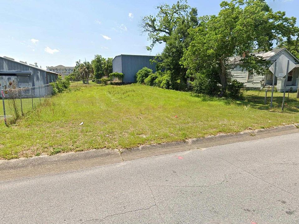 2nd image of 800 N J St