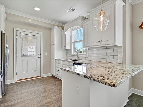 5th image of 16018 Fontana St #210