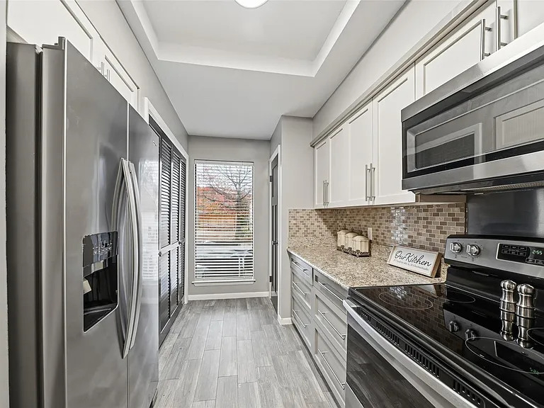 3226 Poe Dr — Photo 6