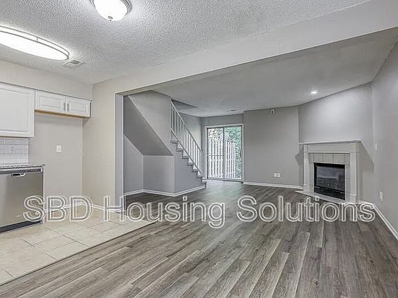 2nd image of 106 NE Dogwood St APT D