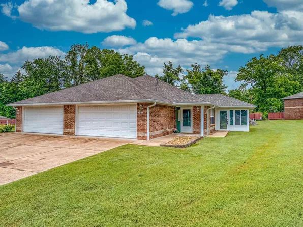 1551 Meadowhill Dr, Mountain Home, AR 72653