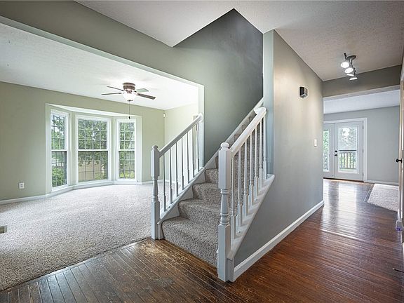 3rd image of 23 Holly Dr