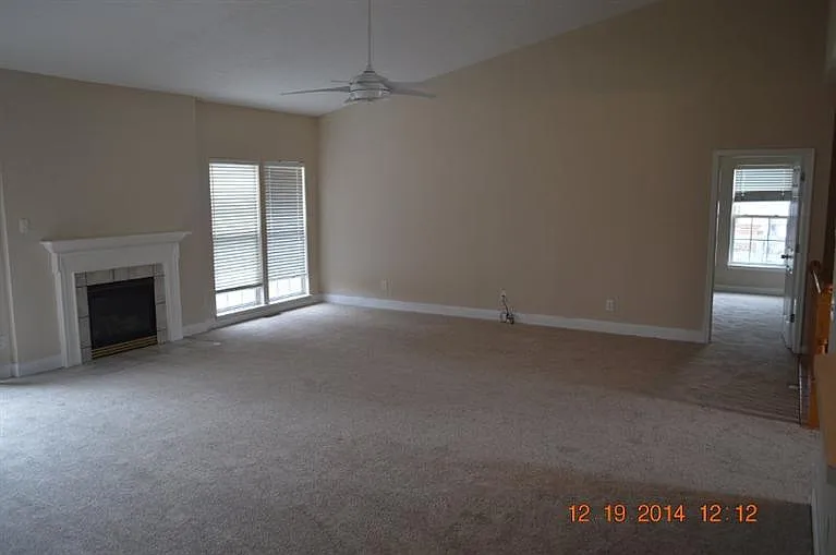 4212 Roundhouse Dr photo 1