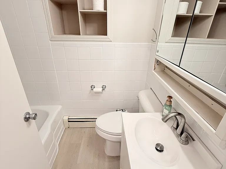 2700 W 98th St #2 — Photo 5
