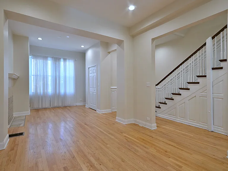 233 N Sacramento Blvd — Photo 22