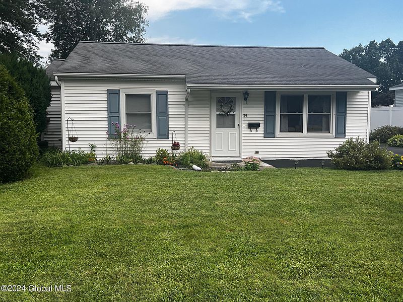 2nd image of 35 Oakwood Drive