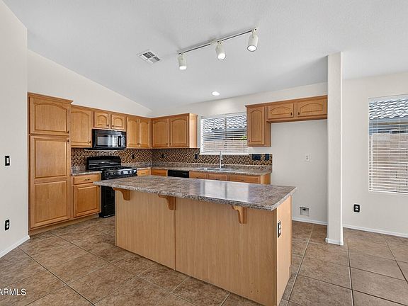 5th image of 2877 E CRESCENT Way