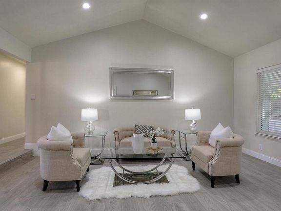 4th image of 6149 Castello Dr