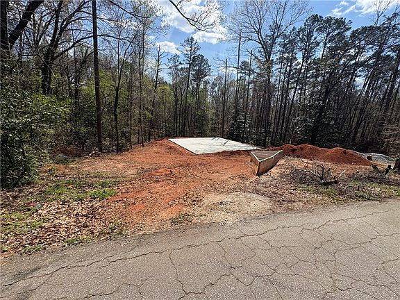 4th image of 103 Hughes St