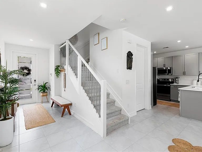 7578 Rockefeller Dr — Photo 16