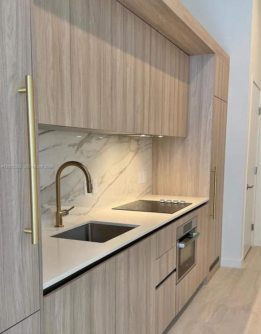 Viceroy Residence — Photo 2